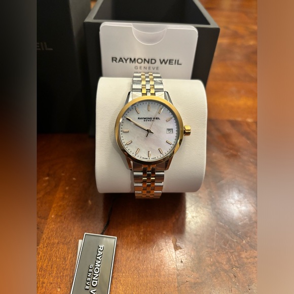 New authentic Raymond Weil Freelancer Women's Two-Tone Watch! - Picture 9 of 10